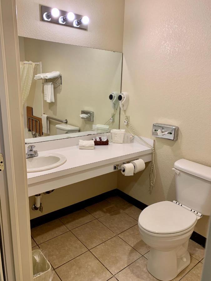 Candlelight Inn & Suites Hwy 69 Near Mcalester Bagian luar foto